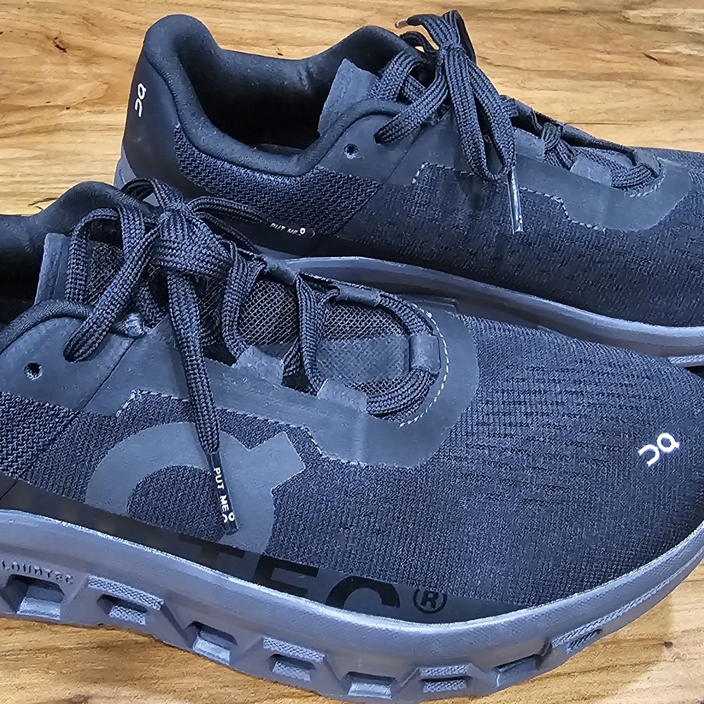 On Running Cloud MONSTER  Black Running Shoes